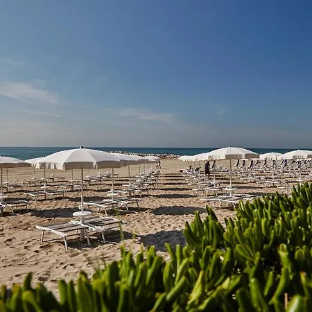 منتزه العطل Dei Fiori Village 4*